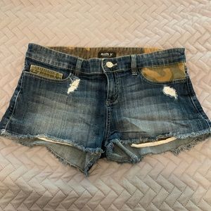 Distressed Shorts With Camo